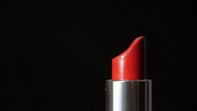 Does Red Lipstick Make You Look Older?