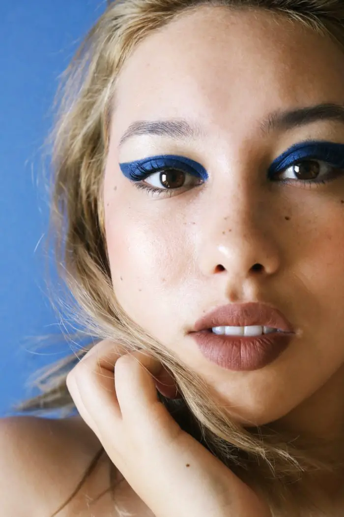 Tips For Eye Makeup in Blue Dress
