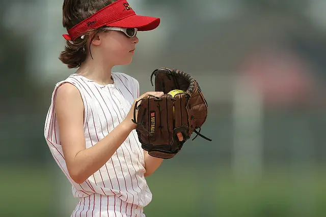 Can baseball pitchers wear sunglasses