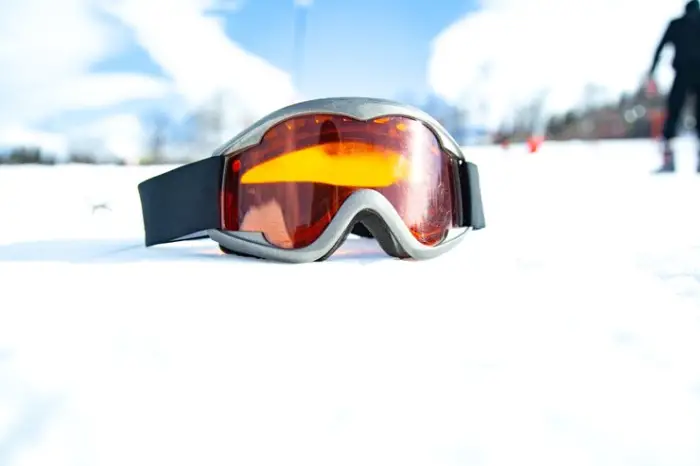 difference between mirrored and non mirrored ski goggles