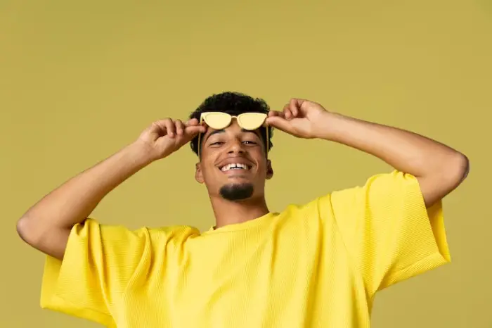 how to wear sunglasses on head